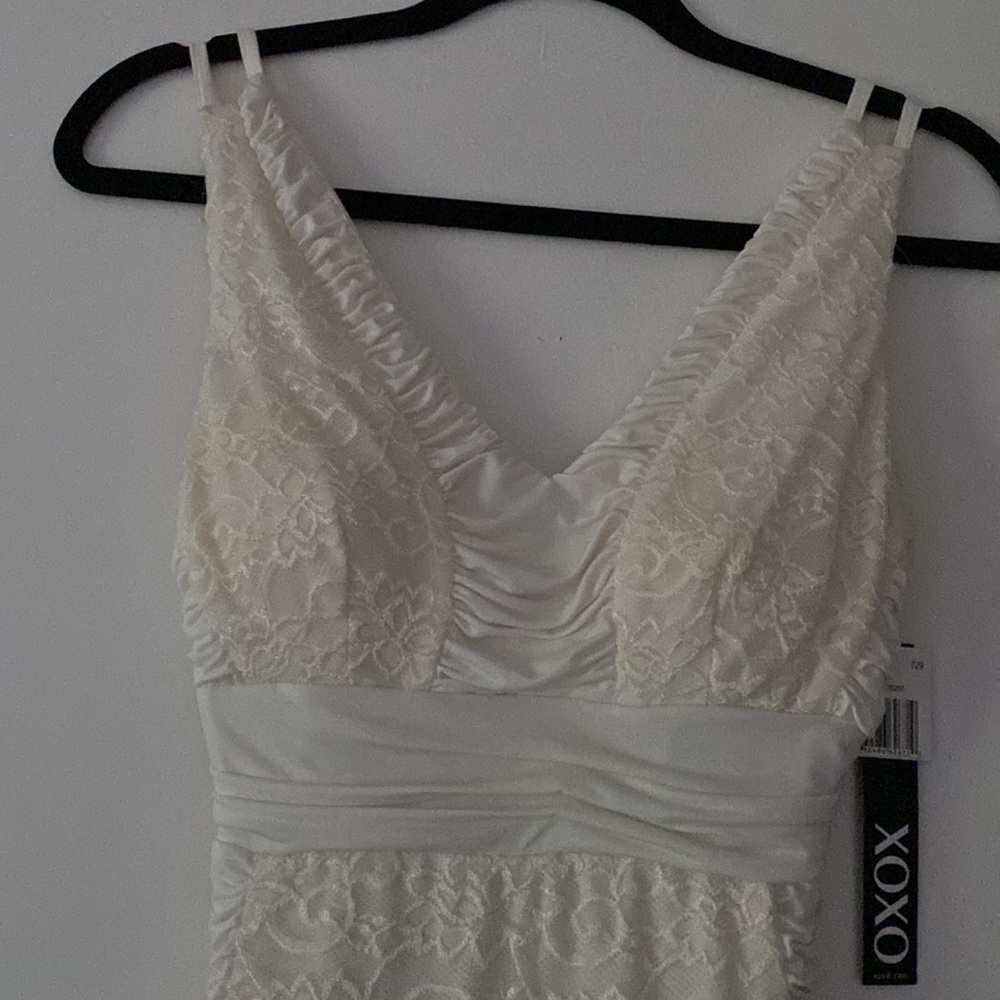 XOXO sleeveless ruched bodycon dress with lace details on the front. - Picture 3 of 8